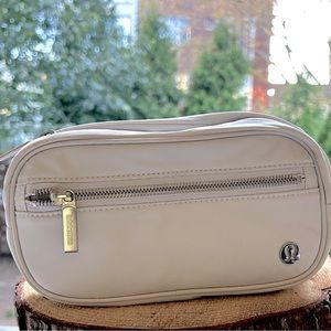 Lululemon Wanderlust Belt Bag EUC in Seal Gray